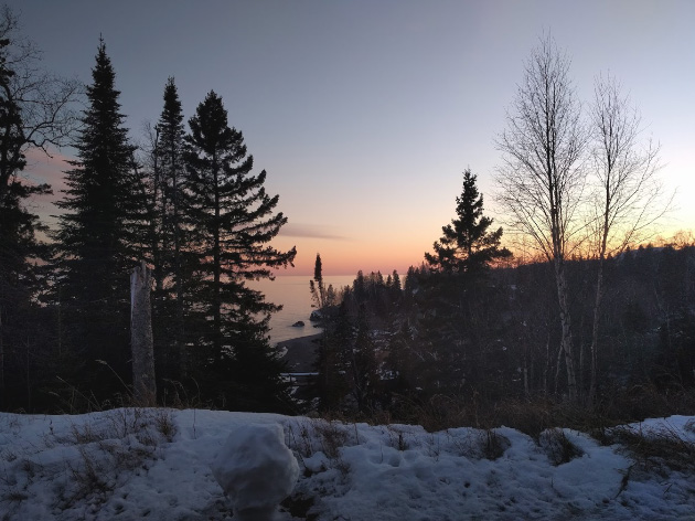 Concise description of lake photo